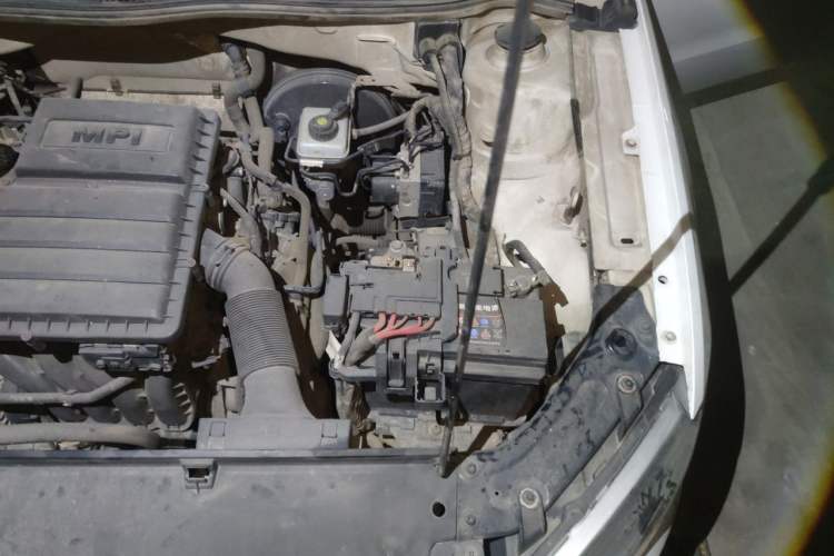 Used Volkswagen Gran Lavida 2013 1.6L Manual Fashion Model Engine Bay Left
