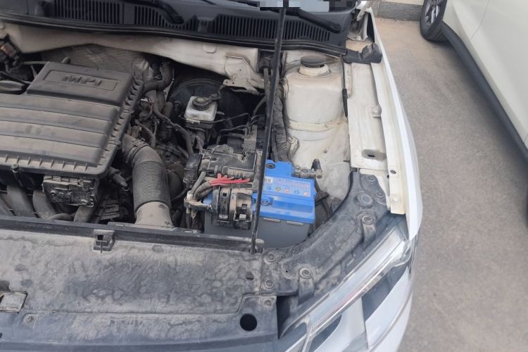 Used Volkswagen Gran Lavida 2013 1.6L Automatic Fashion Model Engine Bay Left