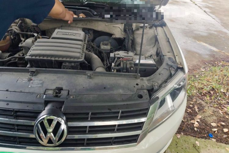 Used Volkswagen Gran Lavida 2013 1.6L Automatic Comfort Model Engine Bay Left