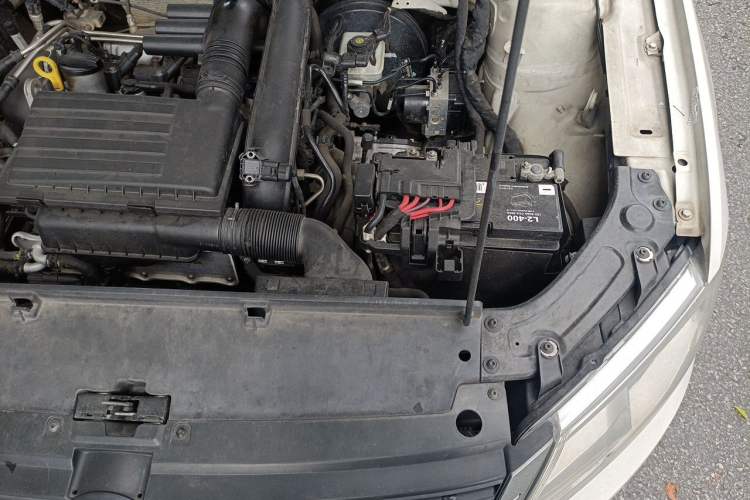 Used Volkswagen Gran Lavida 2013 1.4 TSI Automatic Luxury Model Engine Bay Left