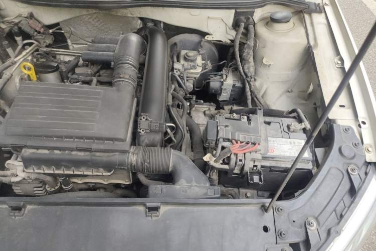 Used Volkswagen Gran Lavida 2013 1.4 TSI Automatic Luxury Model Engine Bay Left