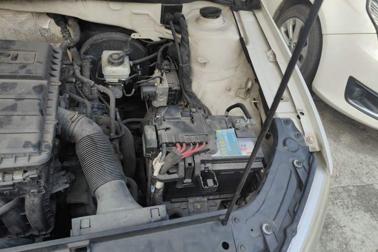 Used Volkswagen Gran Lavida 2013 1.6L Manual Comfort Model Engine Bay Left
