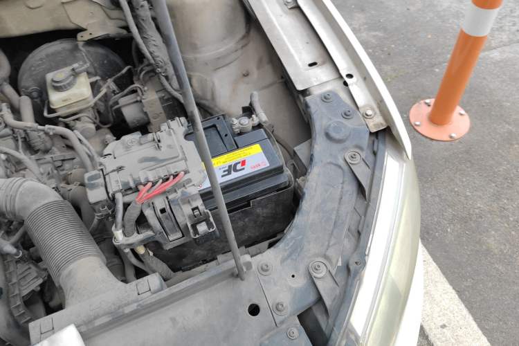 Used Volkswagen Gran Lavida 2013 1.6L Automatic Comfort Model Engine Bay Left