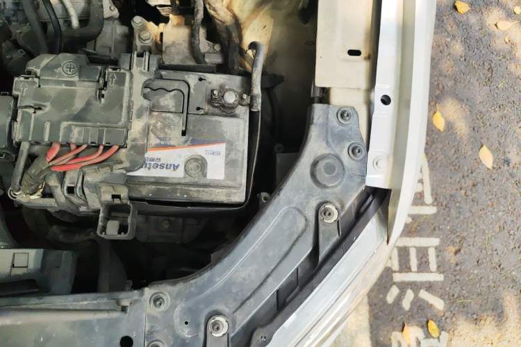 Used Volkswagen Gran Lavida 2013 1.6L Automatic Comfort Model Engine Bay Left