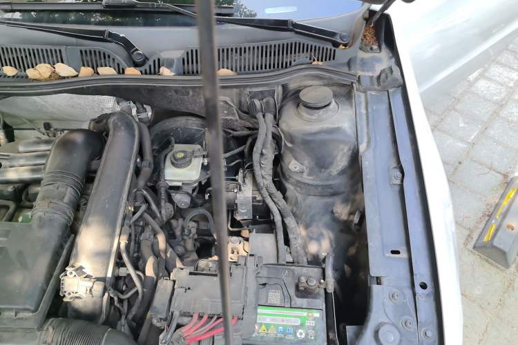 Used Volkswagen Gran Lavida 2013 1.4 TSI Manual Comfort Model Engine Bay Left