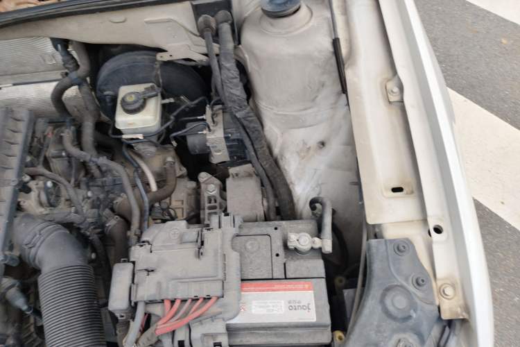 Used Volkswagen Gran Lavida 2013 1.6L Automatic Fashion Model Engine Bay Left
