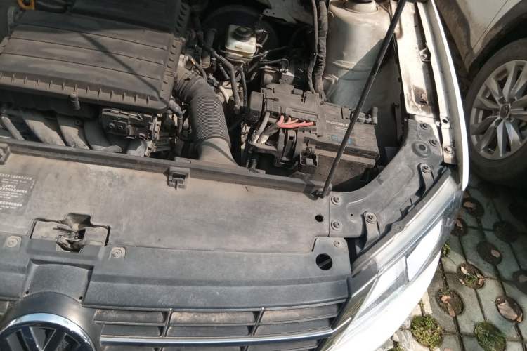 Used Volkswagen Gran Lavida 2013 1.6L Automatic Comfort Model Engine Bay Left