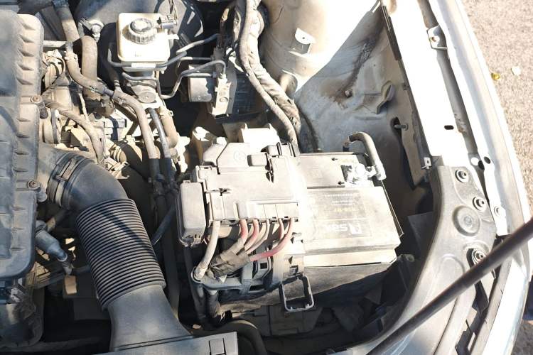 Used Volkswagen Gran Lavida 2013 1.6L Automatic Comfort Model Engine Bay Left