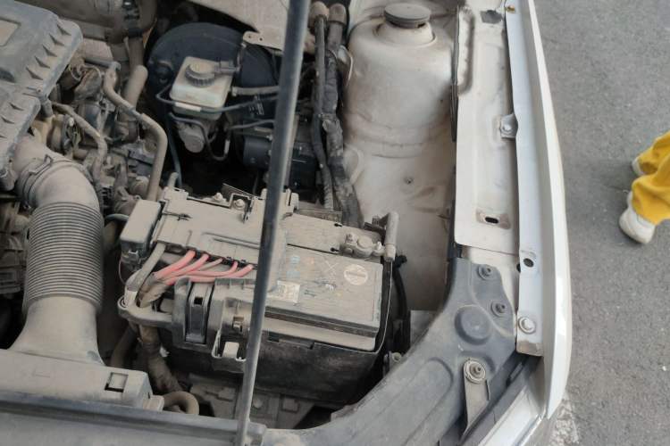 Used Volkswagen Gran Lavida 2013 1.6L Manual Comfort Model Engine Bay Left