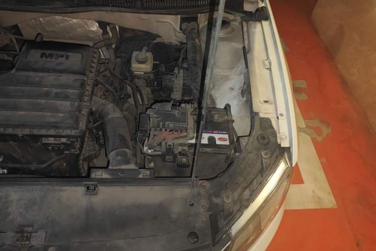 Used Volkswagen Gran Lavida 2013 1.6L Automatic Comfort Model Engine Bay Left