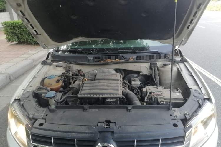 Used Volkswagen Gran Lavida 2013 1.6L Automatic Comfort Model Engine Bay