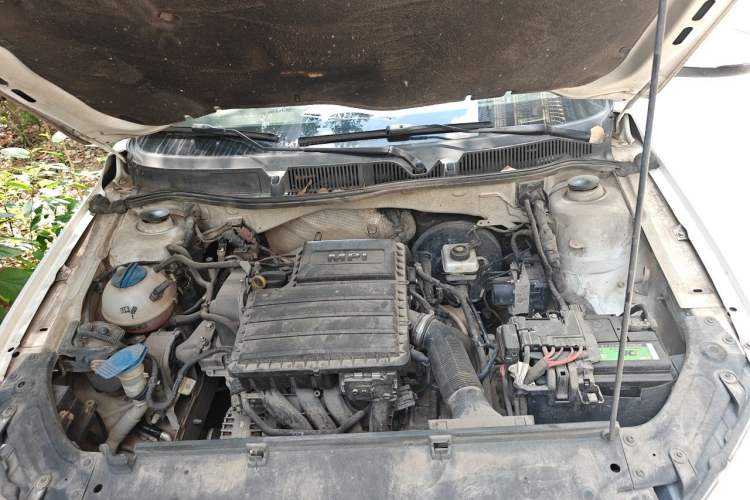 Used Volkswagen Gran Lavida 2013 1.6L Automatic Comfort Model Engine Bay