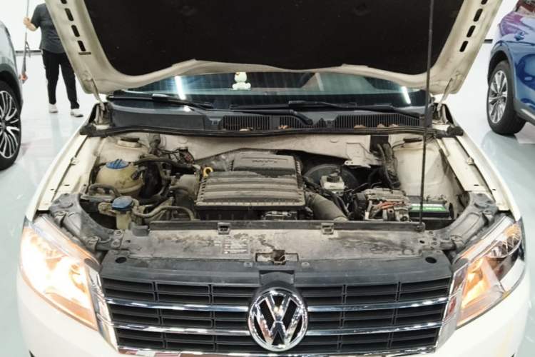 Used Volkswagen Gran Lavida 2013 1.6L Automatic Fashion Model Engine Bay