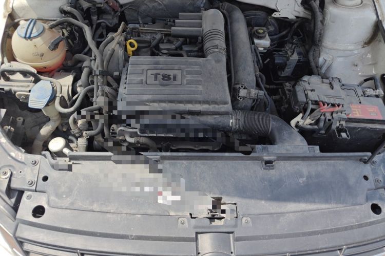 Used Volkswagen Gran Lavida 2013 1.4 TSI Manual Comfort Model Engine Bay