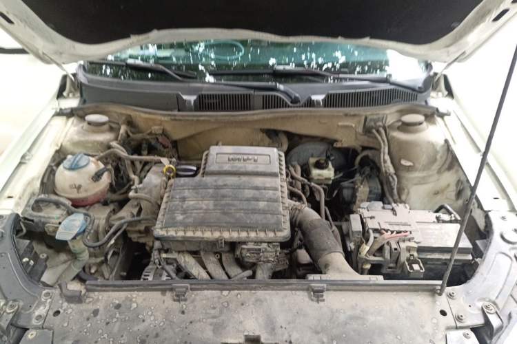 Used Volkswagen Gran Lavida 2013 1.6L Manual Fashion Model Engine Bay