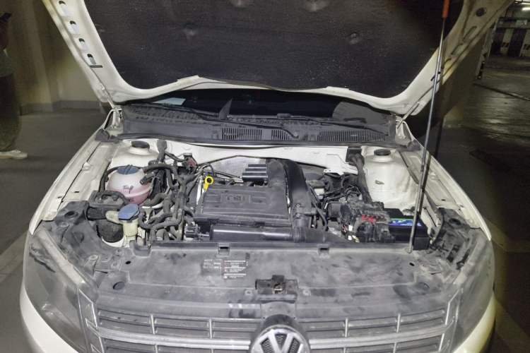 Used Volkswagen Gran Lavida 2013 1.4 TSI Automatic Luxury Model Engine Bay