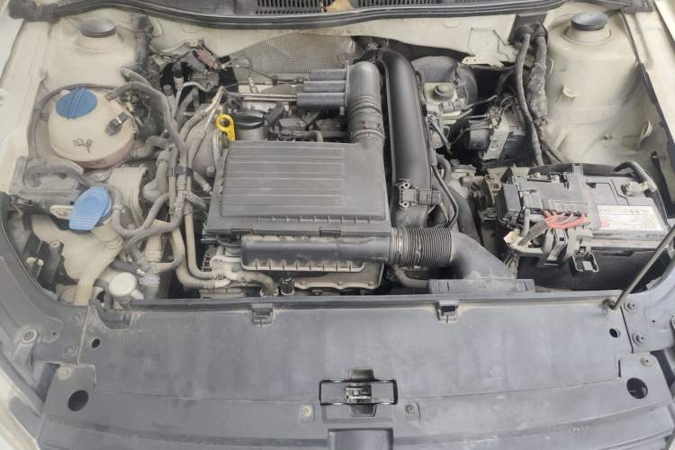 Used Volkswagen Gran Lavida 2013 1.4 TSI Automatic Luxury Model Engine Bay