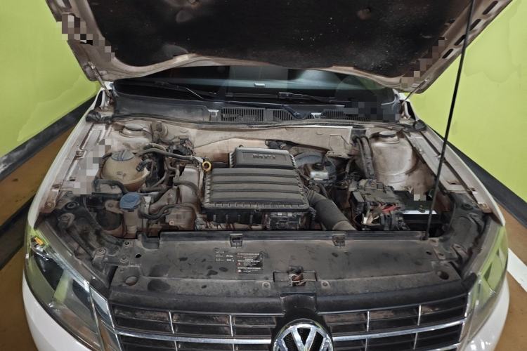 Used Volkswagen Gran Lavida 2013 1.6L Automatic Comfort Model Engine Bay