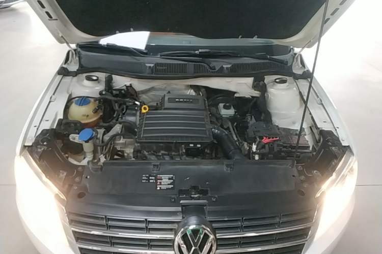 Used Volkswagen Gran Lavida 2013 1.6L Automatic Fashion Model Engine Bay