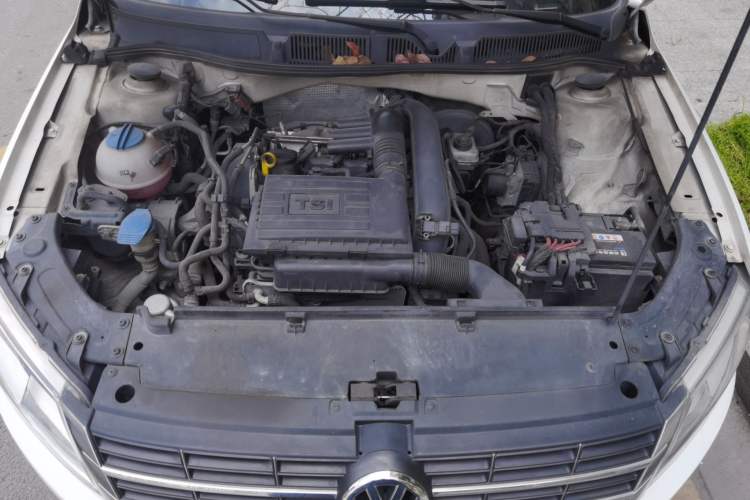 Used Volkswagen Gran Lavida 2013 1.4 TSI Manual Comfort Model Engine Bay