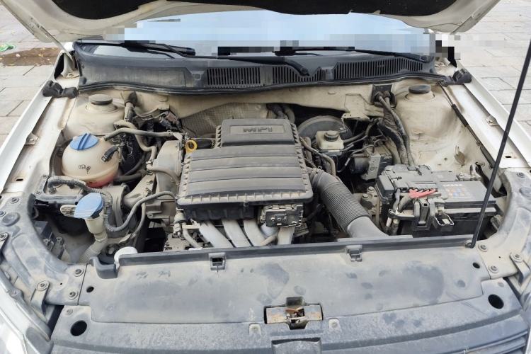 Used Volkswagen Gran Lavida 2013 1.6L Manual Fashion Model Engine Bay