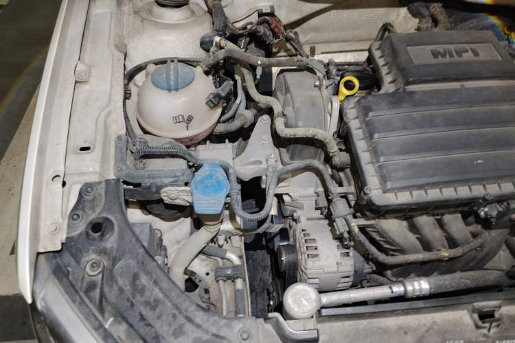 Used Volkswagen Gran Lavida 2013 1.6L Automatic Fashion Model Engine Bay Right