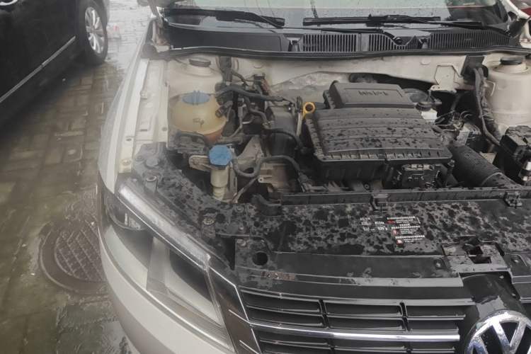 Used Volkswagen Gran Lavida 2013 1.6L Automatic Fashion Model Engine Bay Right