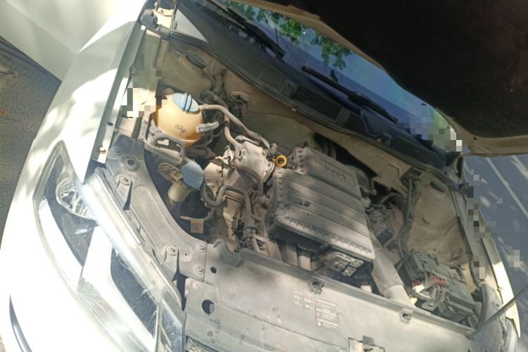 Used Volkswagen Gran Lavida 2013 1.6L Automatic Fashion Model Engine Bay Right