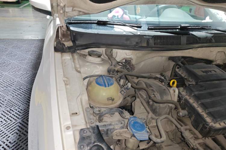 Used Volkswagen Gran Lavida 2013 1.6L Automatic Comfort Model Engine Bay Right