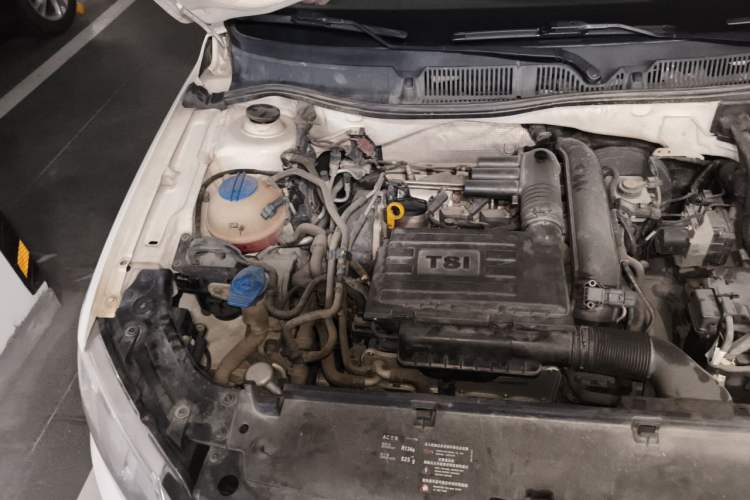 Used Volkswagen Gran Lavida 2013 1.4 TSI Automatic Comfort Model Engine Bay Right