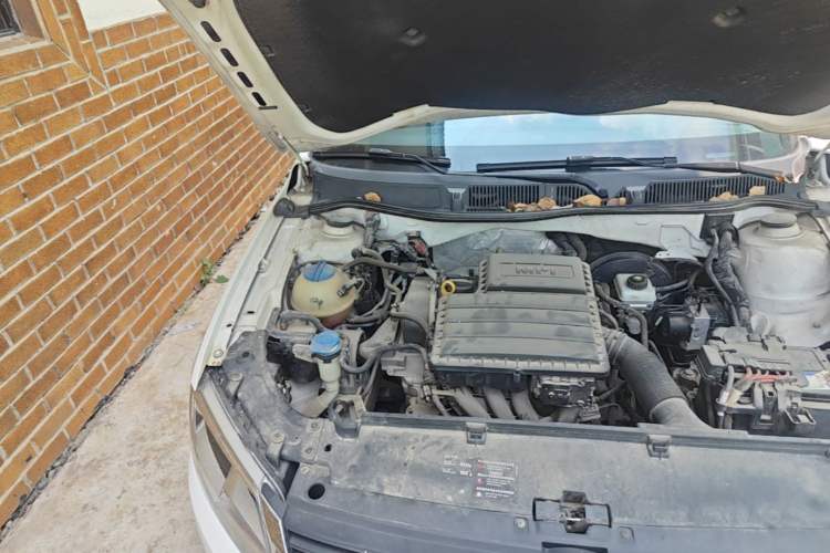 Used Volkswagen Gran Lavida 2013 1.6L Manual Comfort Model Engine Bay Right