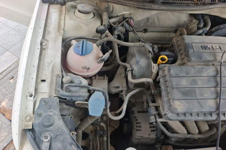 Used Volkswagen Gran Lavida 2013 1.6L Automatic Fashion Model Engine Bay Right