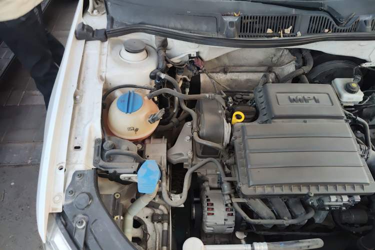 Used Volkswagen Gran Lavida 2013 1.6L Automatic Fashion Model Engine Bay Right
