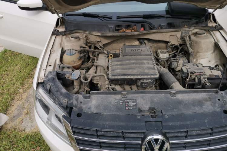 Used Volkswagen Gran Lavida 2013 1.6L Manual Fashion Model Engine Bay Right