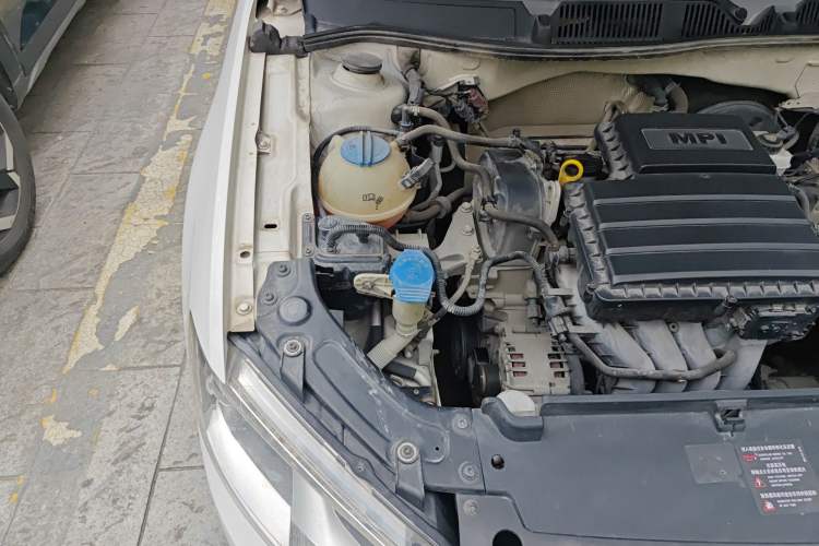 Used Volkswagen Gran Lavida 2013 1.6L Manual Comfort Model Engine Bay Right