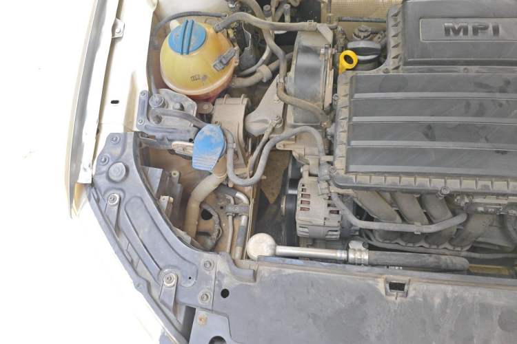Used Volkswagen Gran Lavida 2013 1.6L Automatic Fashion Model Engine Bay Right
