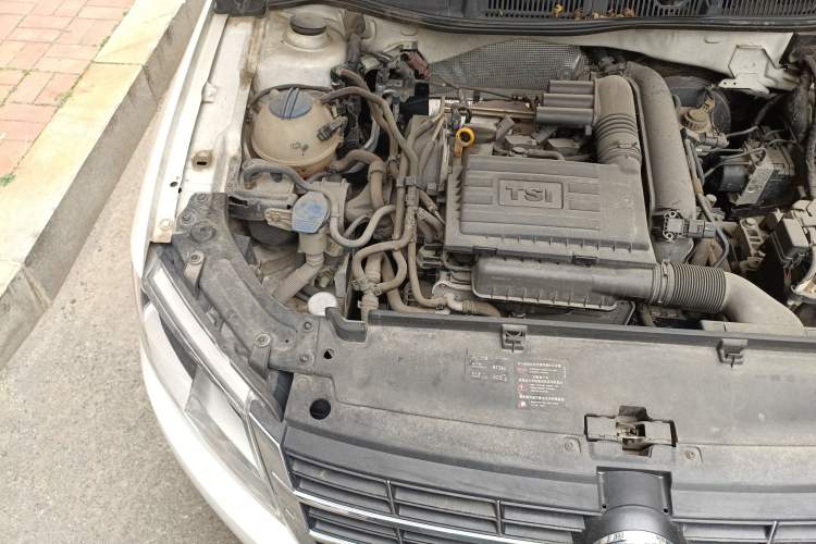 Used Volkswagen Gran Lavida 2013 1.4 TSI Automatic Comfort Model Engine Bay Right
