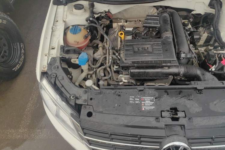Used Volkswagen Gran Lavida 2013 1.4 TSI Automatic Comfort Model Engine Bay Right