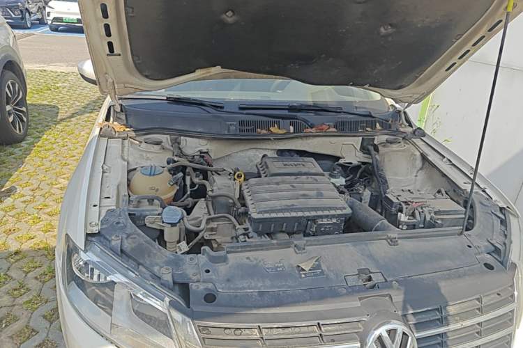 Used Volkswagen Gran Lavida 2013 1.6L Manual Fashion Model Engine Bay Right