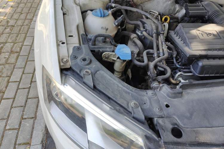 Used Volkswagen Gran Lavida 2013 1.4 TSI Automatic Comfort Model Engine Bay Right
