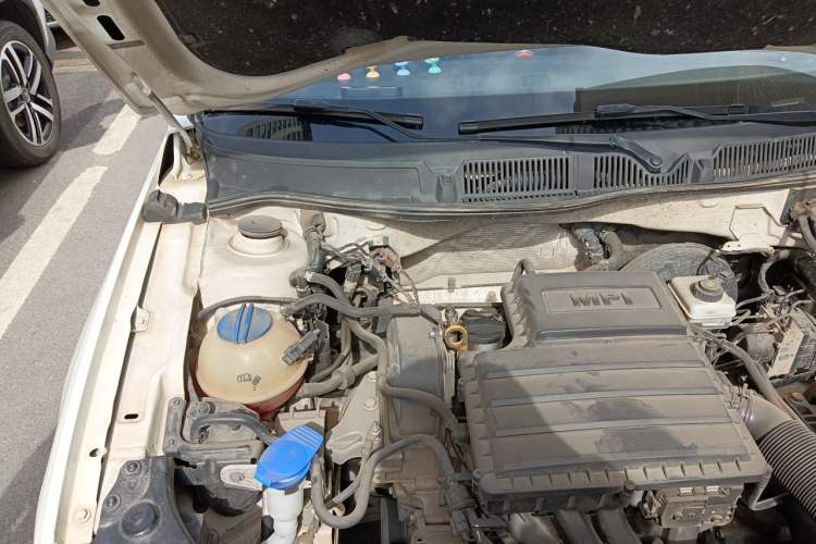 Used Volkswagen Gran Lavida 2013 1.6L Automatic Fashion Model Engine Bay Right
