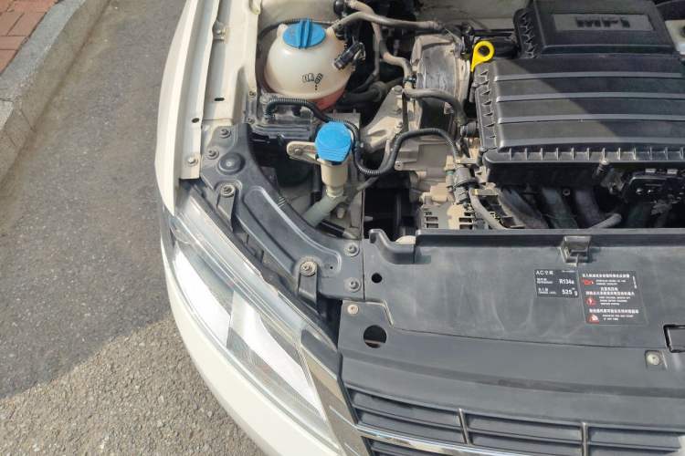 Used Volkswagen Gran Lavida 2013 1.6L Manual Comfort Model Engine Bay Right