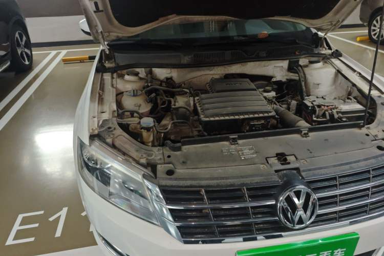 Used Volkswagen Gran Lavida 2013 1.6L Automatic Comfort Model Engine Bay Right