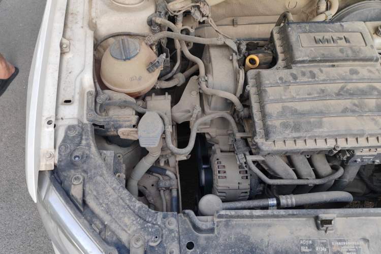 Used Volkswagen Gran Lavida 2013 1.6L Automatic Fashion Model Engine Bay Right
