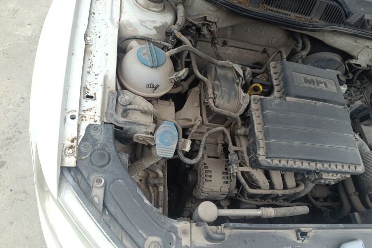 Used Volkswagen Gran Lavida 2013 1.6L Manual Comfort Model Engine Bay Right