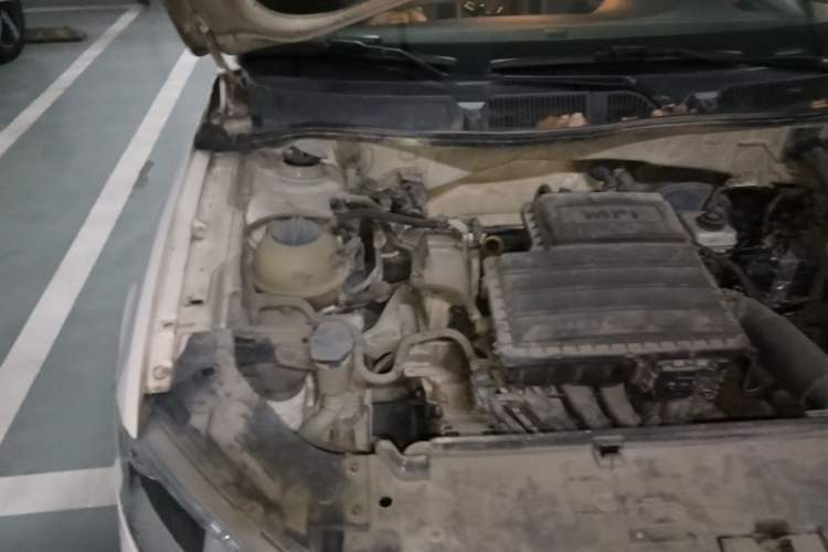 Used Volkswagen Gran Lavida 2013 1.6L Automatic Comfort Model Engine Bay Right
