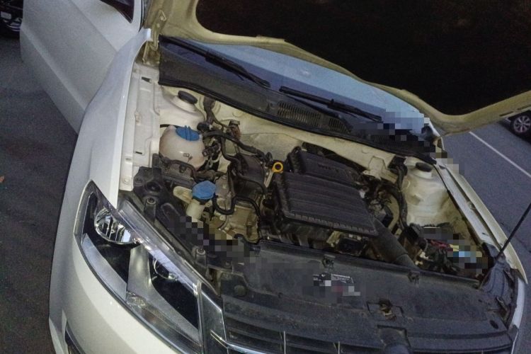 Used Volkswagen Gran Lavida 2013 1.6L Manual Comfort Model Engine Bay Right
