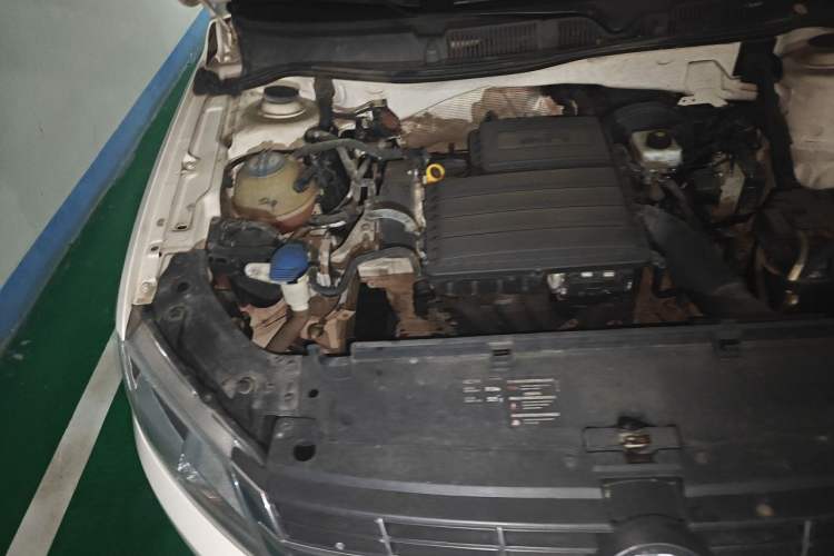 Used Volkswagen Gran Lavida 2013 1.6L Automatic Comfort Model Engine Bay Right