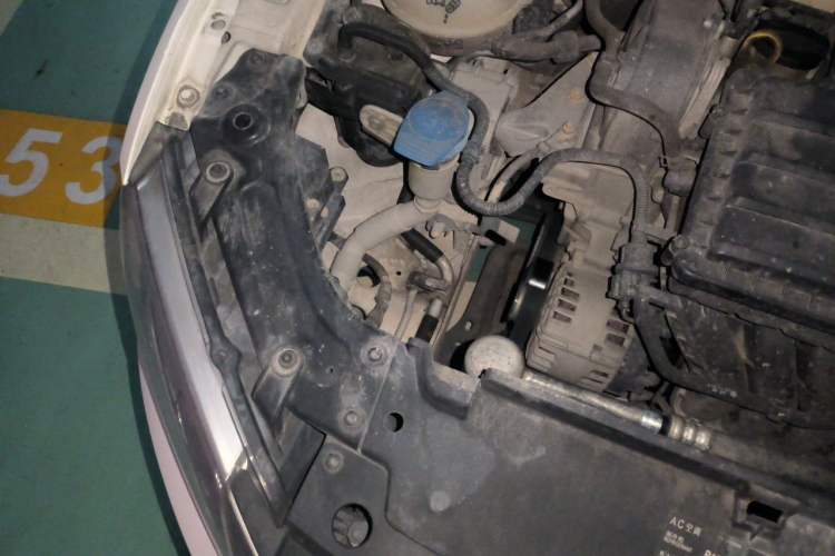 Used Volkswagen Gran Lavida 2013 1.6L Automatic Comfort Model Engine Bay Right
