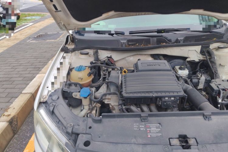 Used Volkswagen Gran Lavida 2013 1.6L Automatic Fashion Model Engine Bay Right